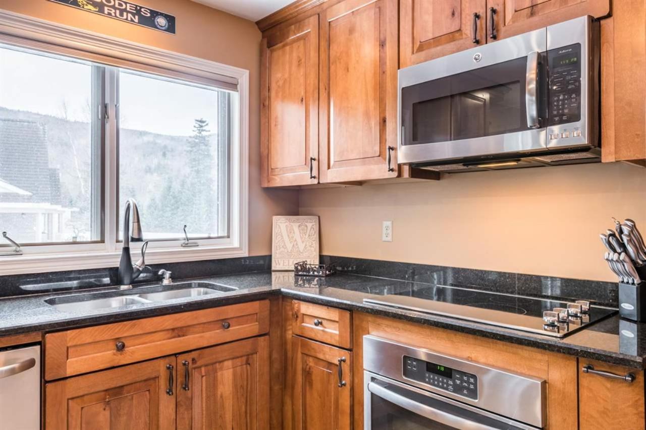  | G5 WOW Stunning single level home next to golf course and Mt Washington Hotel, AC, skiing