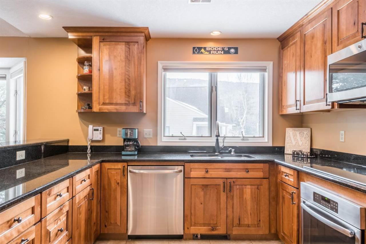  | G5 WOW Stunning single level home next to golf course and Mt Washington Hotel, AC, skiing