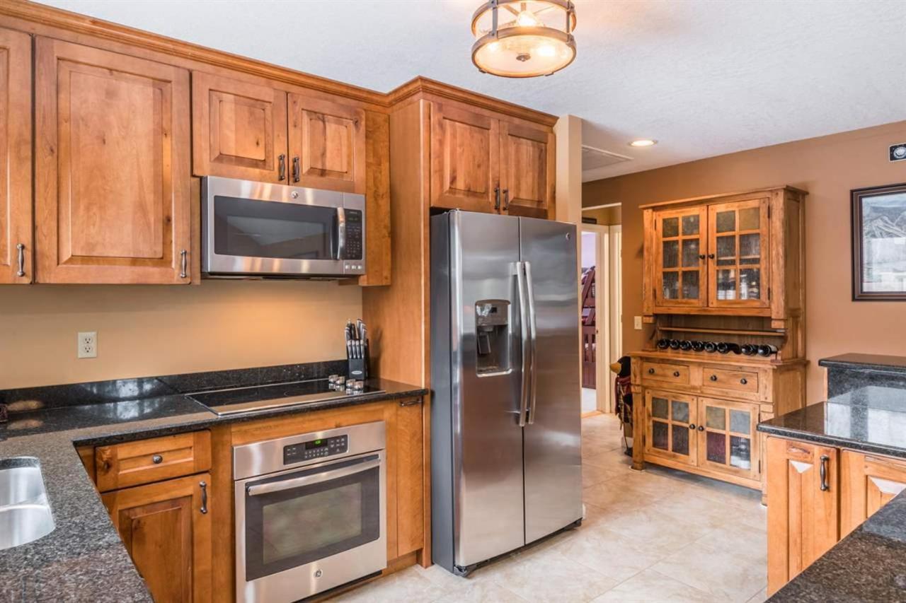  | G5 WOW Stunning single level home next to golf course and Mt Washington Hotel, AC, skiing