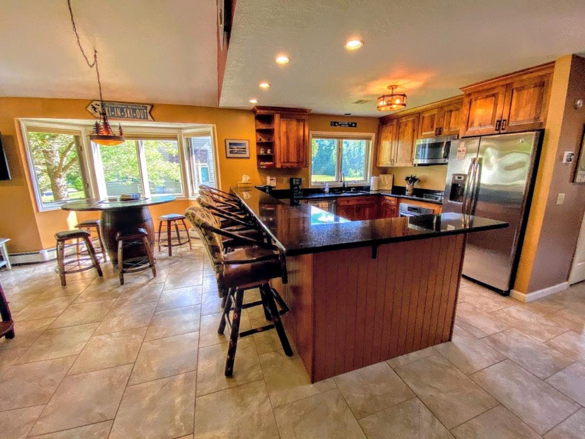  | G5 WOW Stunning single level home next to golf course and Mt Washington Hotel, AC, skiing