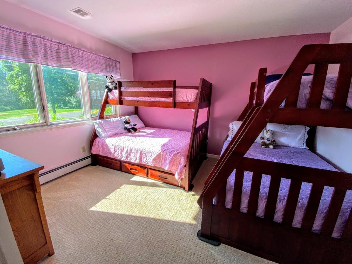  | G5 WOW Stunning single level home next to golf course and Mt Washington Hotel, AC, skiing