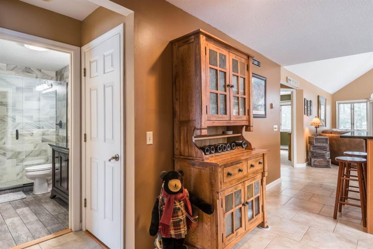 | G5 WOW Stunning single level home next to golf course and Mt Washington Hotel, AC, skiing