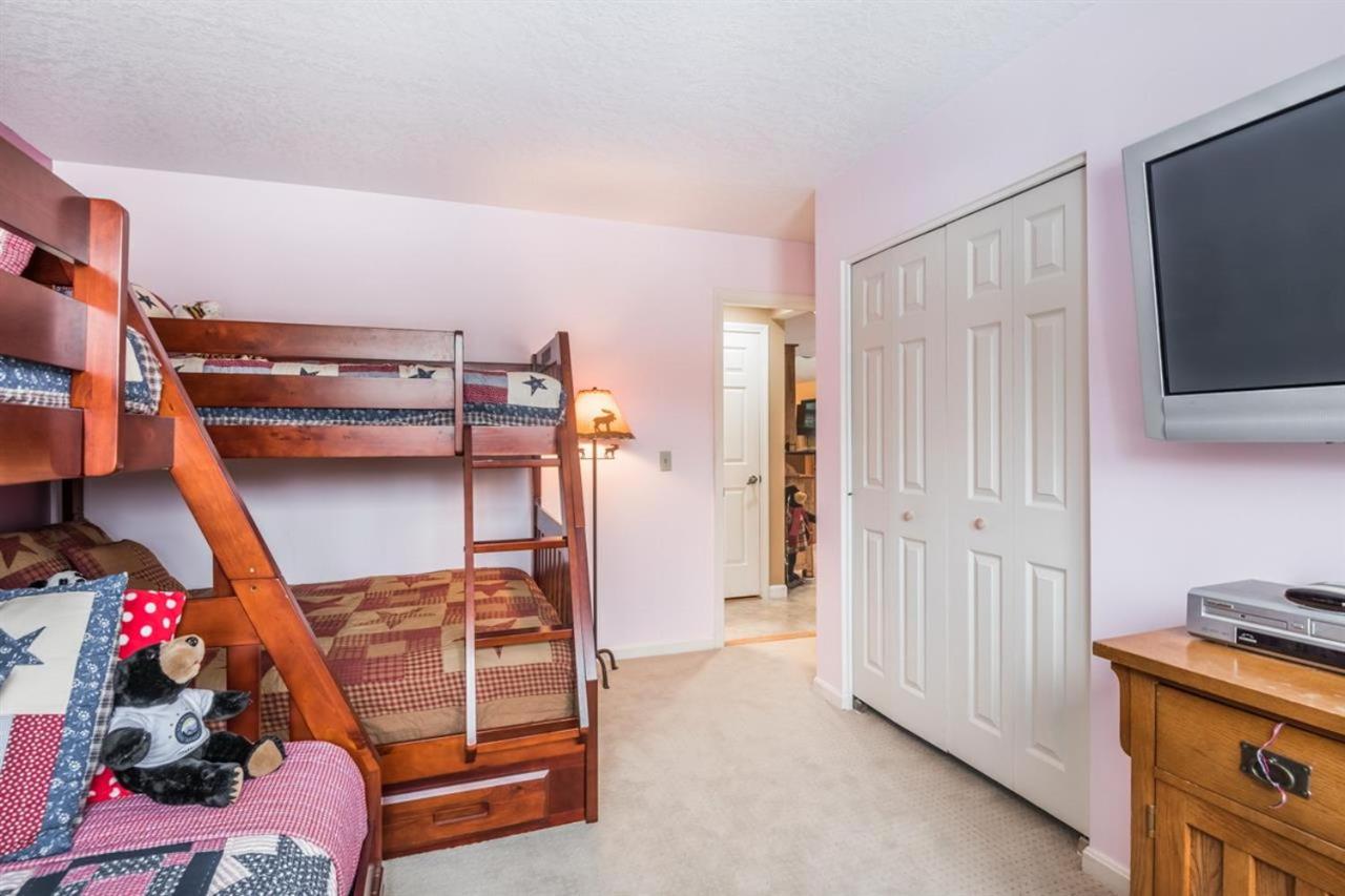  | G5 WOW Stunning single level home next to golf course and Mt Washington Hotel, AC, skiing