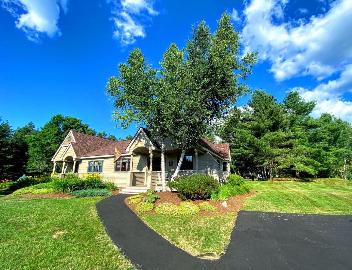  | G5 WOW Stunning single level home next to golf course and Mt Washington Hotel, AC, skiing