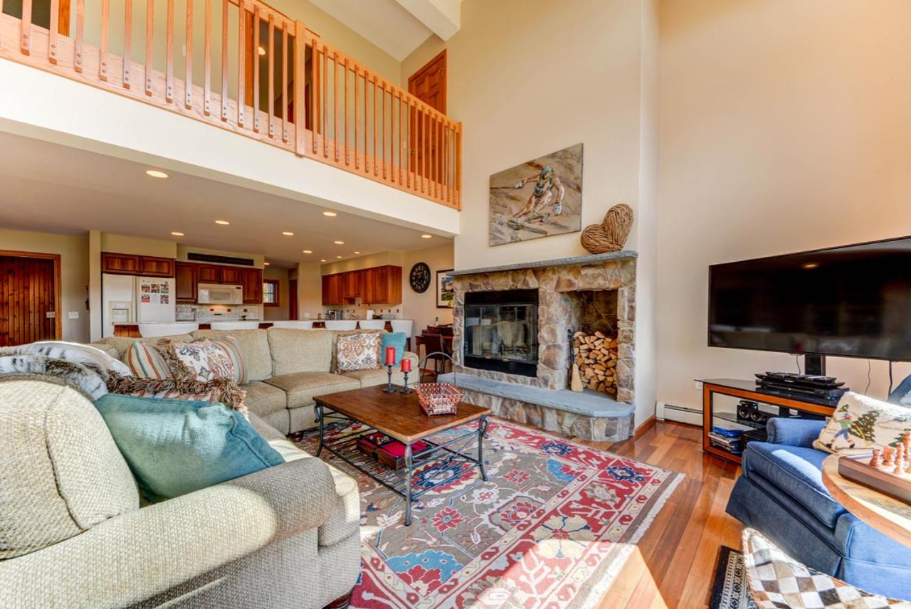 | H4 Ski Slope Views! Bretton Woods condo with easy access to Mt Washington, Skiing, White Mountains!