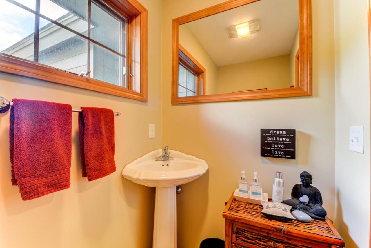 | H4 Ski Slope Views! Bretton Woods condo with easy access to Mt Washington, Skiing, White Mountains!