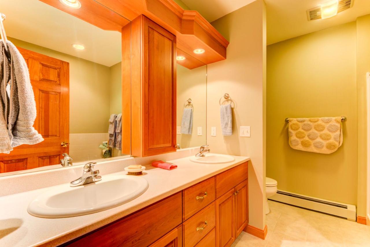 | H4 Ski Slope Views! Bretton Woods condo with easy access to Mt Washington, Skiing, White Mountains!