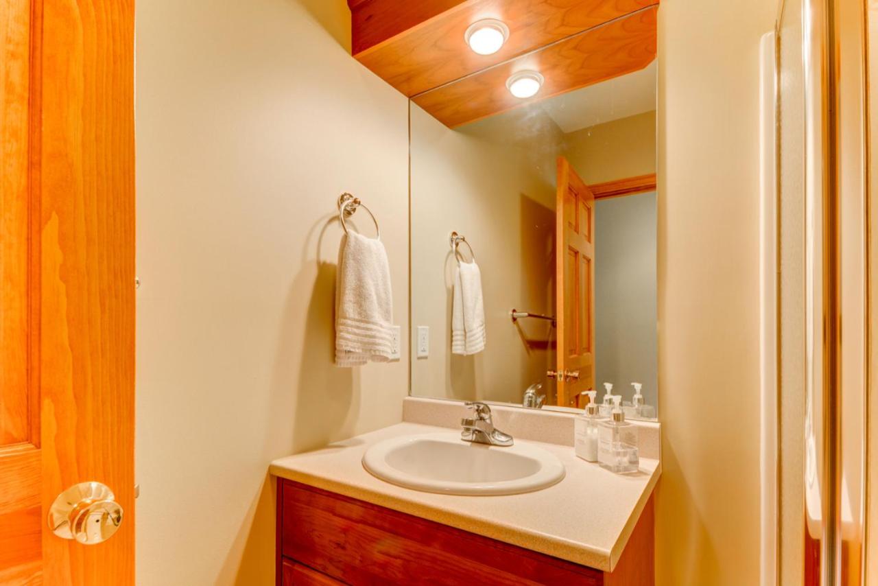 | H4 Ski Slope Views! Bretton Woods condo with easy access to Mt Washington, Skiing, White Mountains!