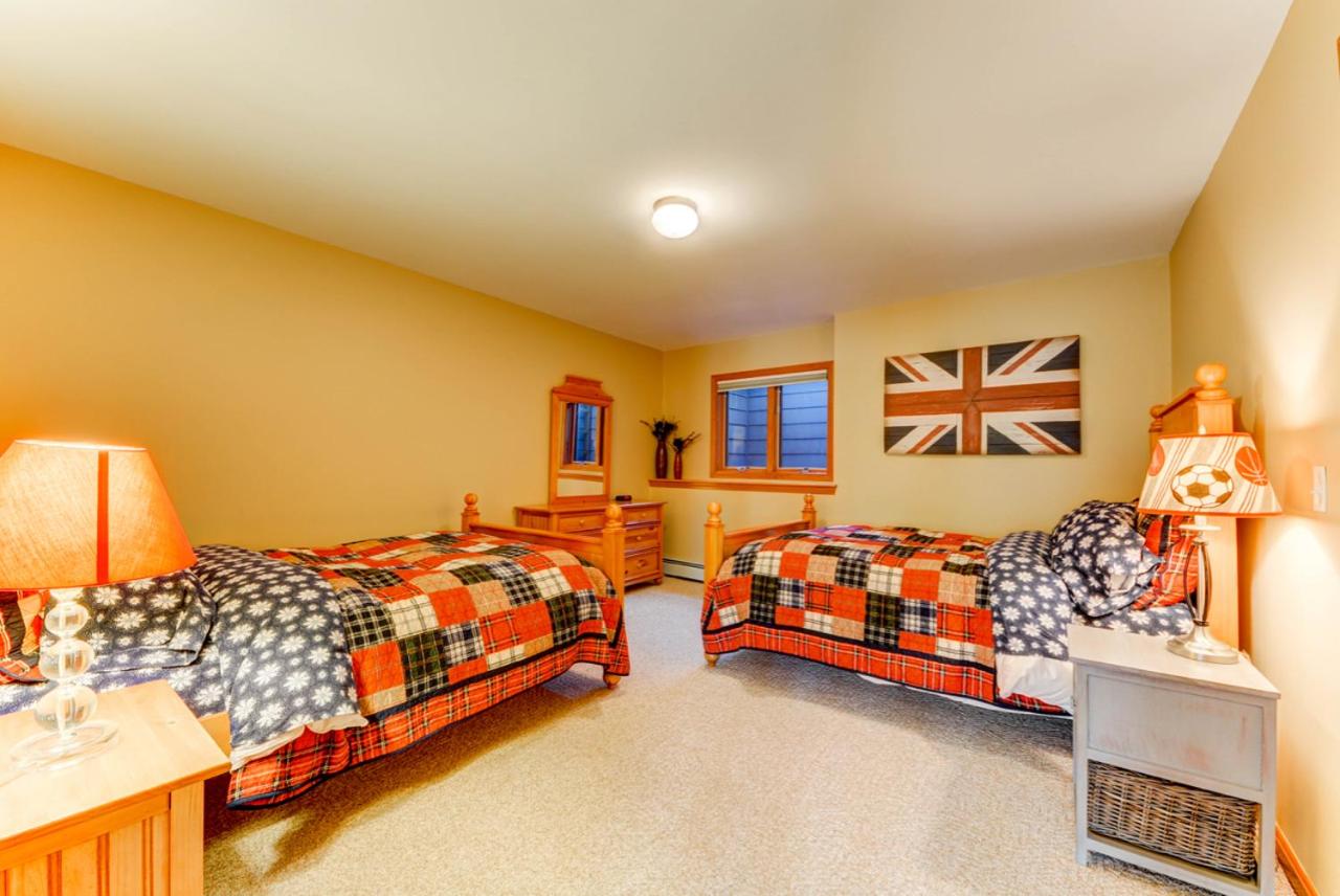 | H4 Ski Slope Views! Bretton Woods condo with easy access to Mt Washington, Skiing, White Mountains!