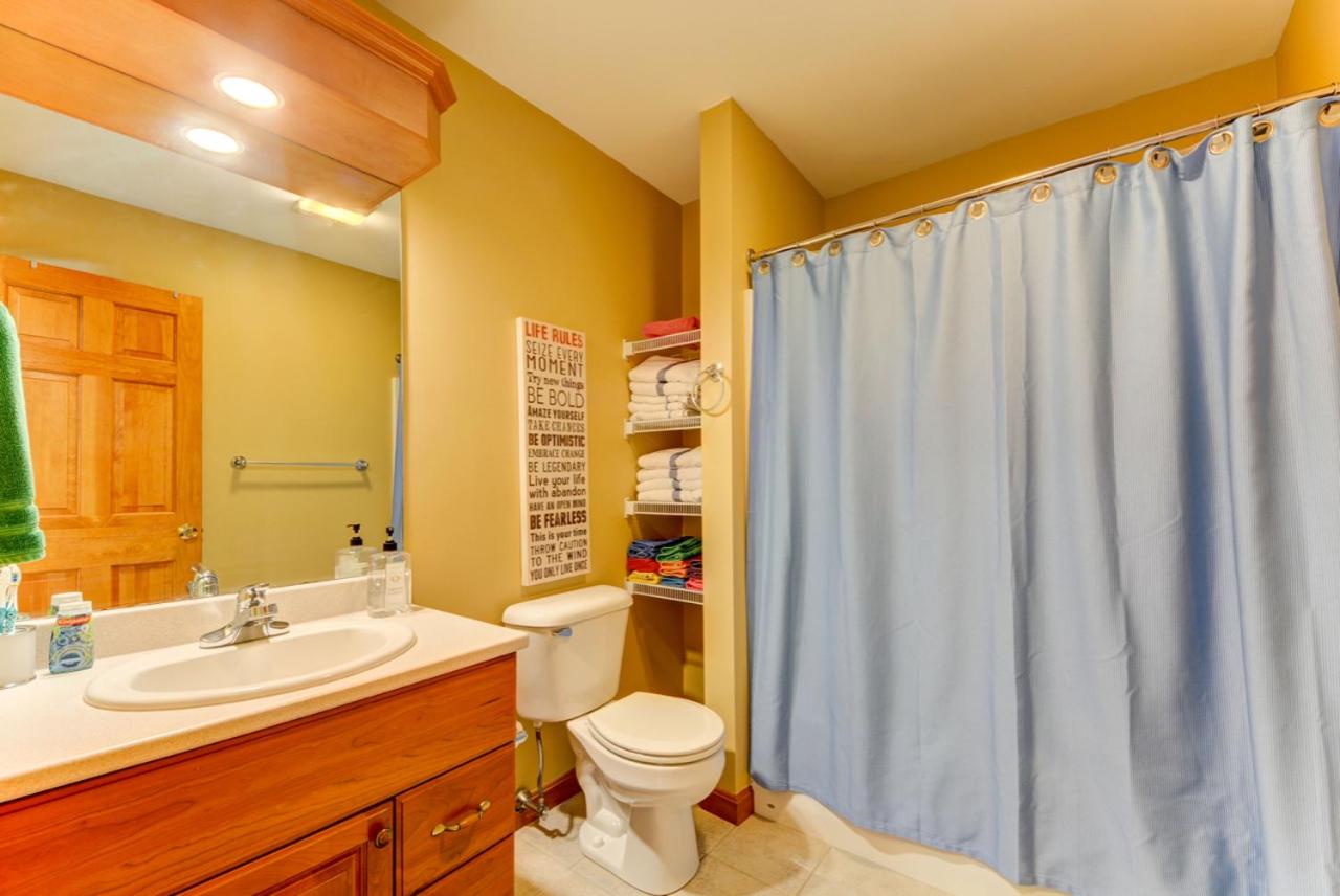 | H4 Ski Slope Views! Bretton Woods condo with easy access to Mt Washington, Skiing, White Mountains!