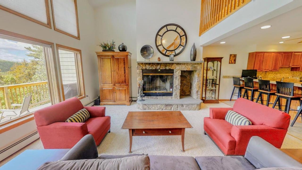 | H5 Luxurious StoneHill Townhome with magnificent ski slopes view, hot tub!