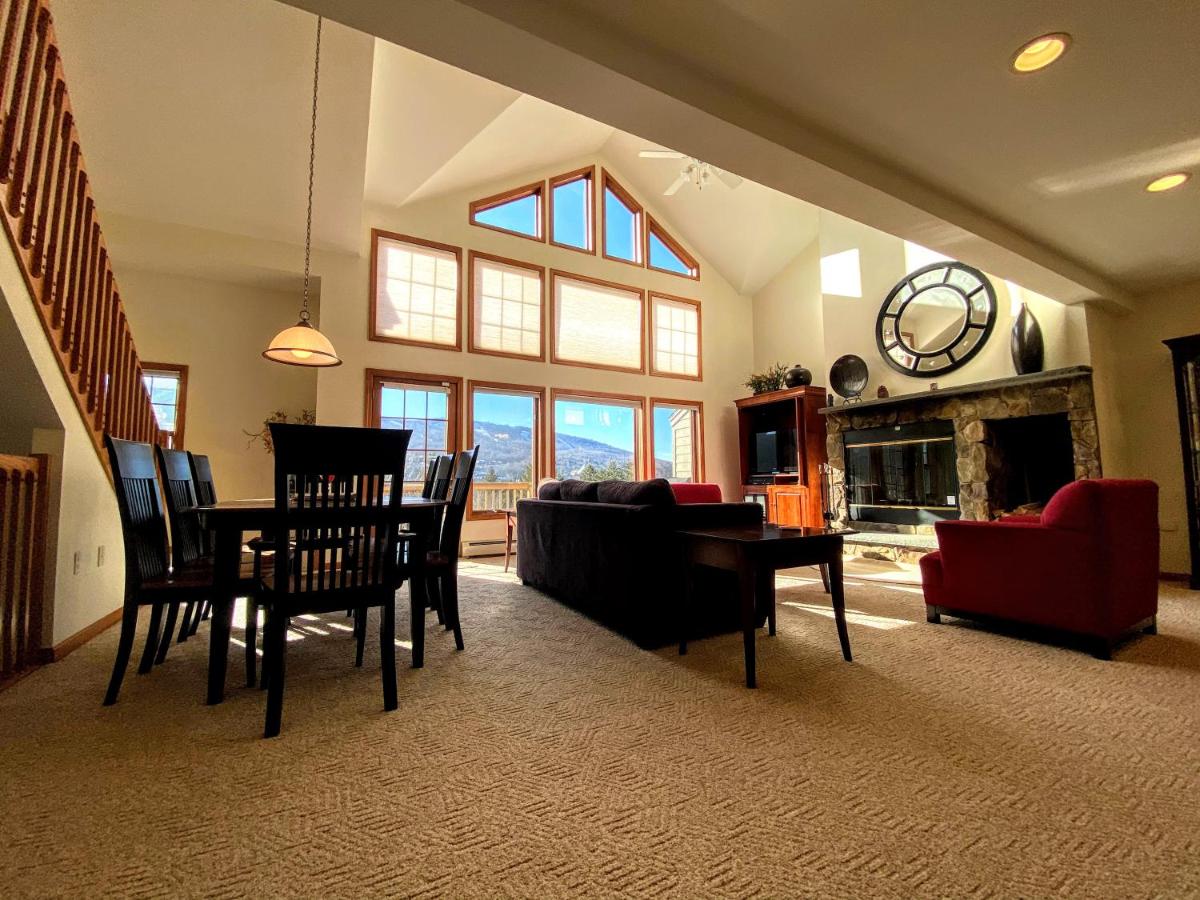 | H5 Luxurious StoneHill Townhome with magnificent ski slopes view, hot tub!