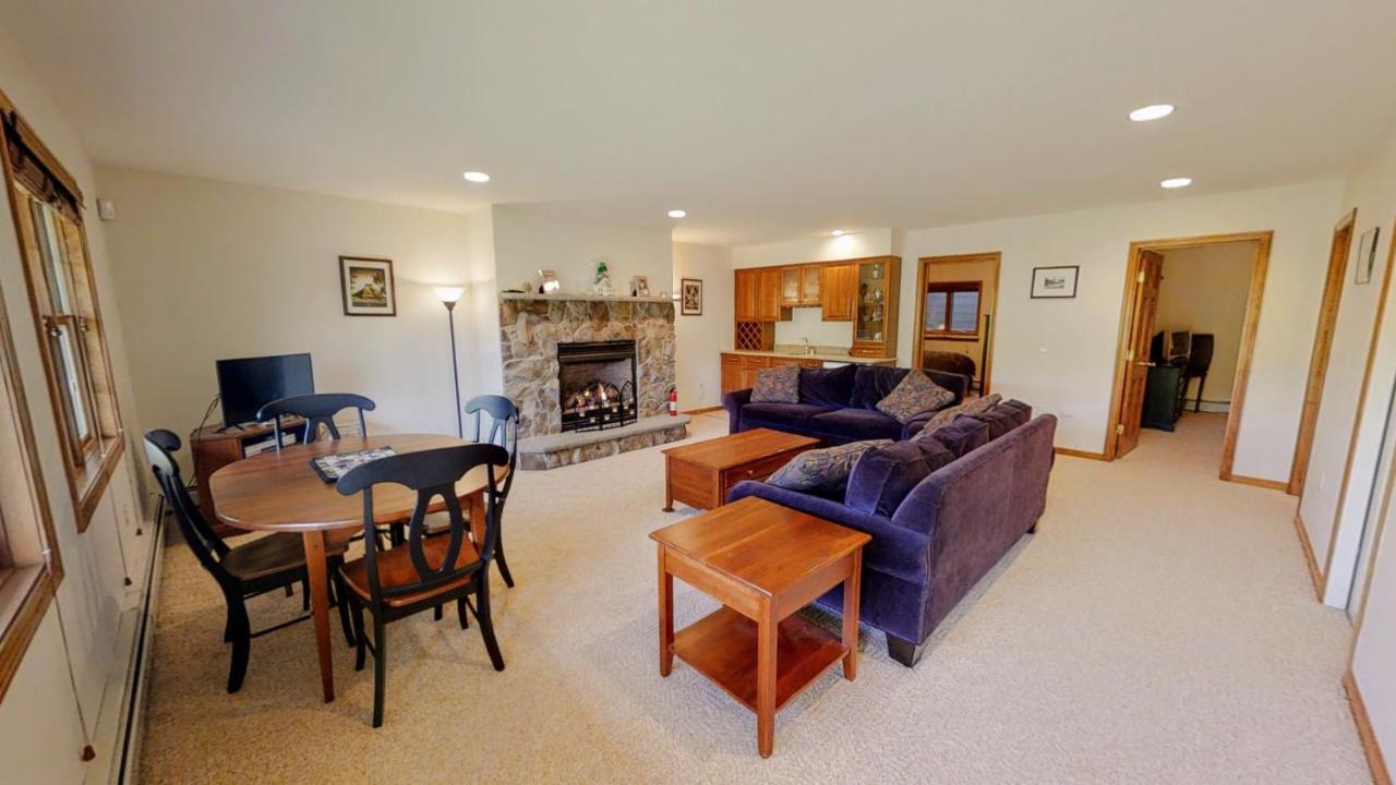 | H5 Luxurious StoneHill Townhome with magnificent ski slopes view, hot tub!