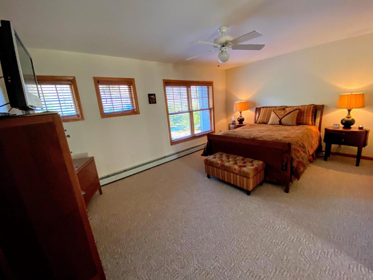 | H5 Luxurious StoneHill Townhome with magnificent ski slopes view, hot tub!