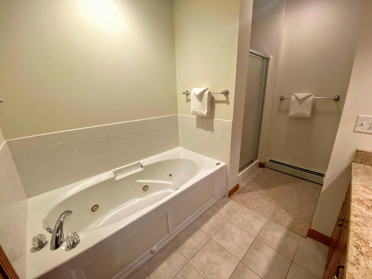  | H5 Luxurious StoneHill Townhome with magnificent ski slopes view, hot tub!