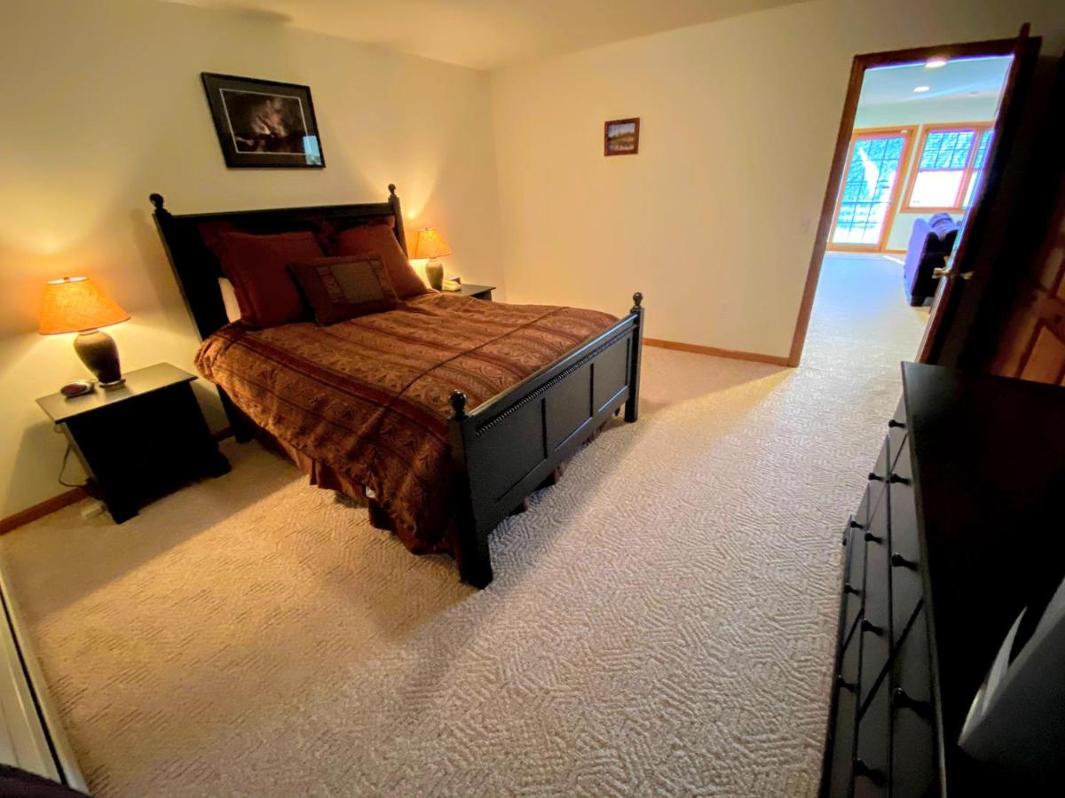 | H5 Luxurious StoneHill Townhome with magnificent ski slopes view, hot tub!