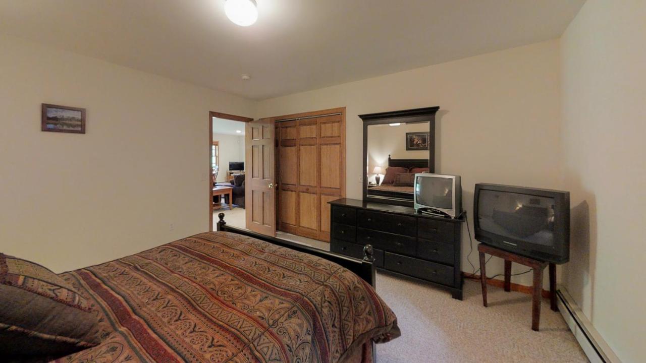 | H5 Luxurious StoneHill Townhome with magnificent ski slopes view, hot tub!