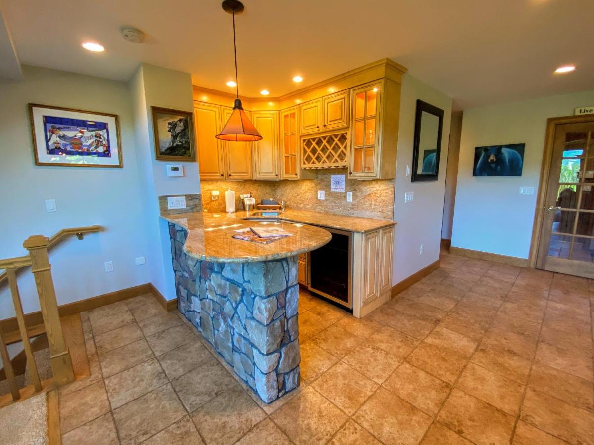 | M1 Luxury home, a short walk from the Mount Washington Hotel AC, heated floor, stunning views