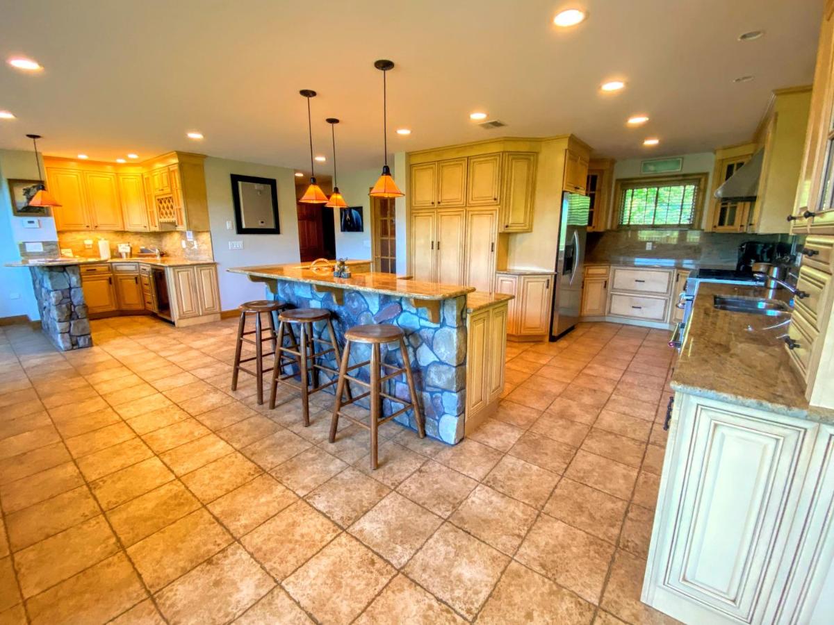 | M1 Luxury home, a short walk from the Mount Washington Hotel AC, heated floor, stunning views