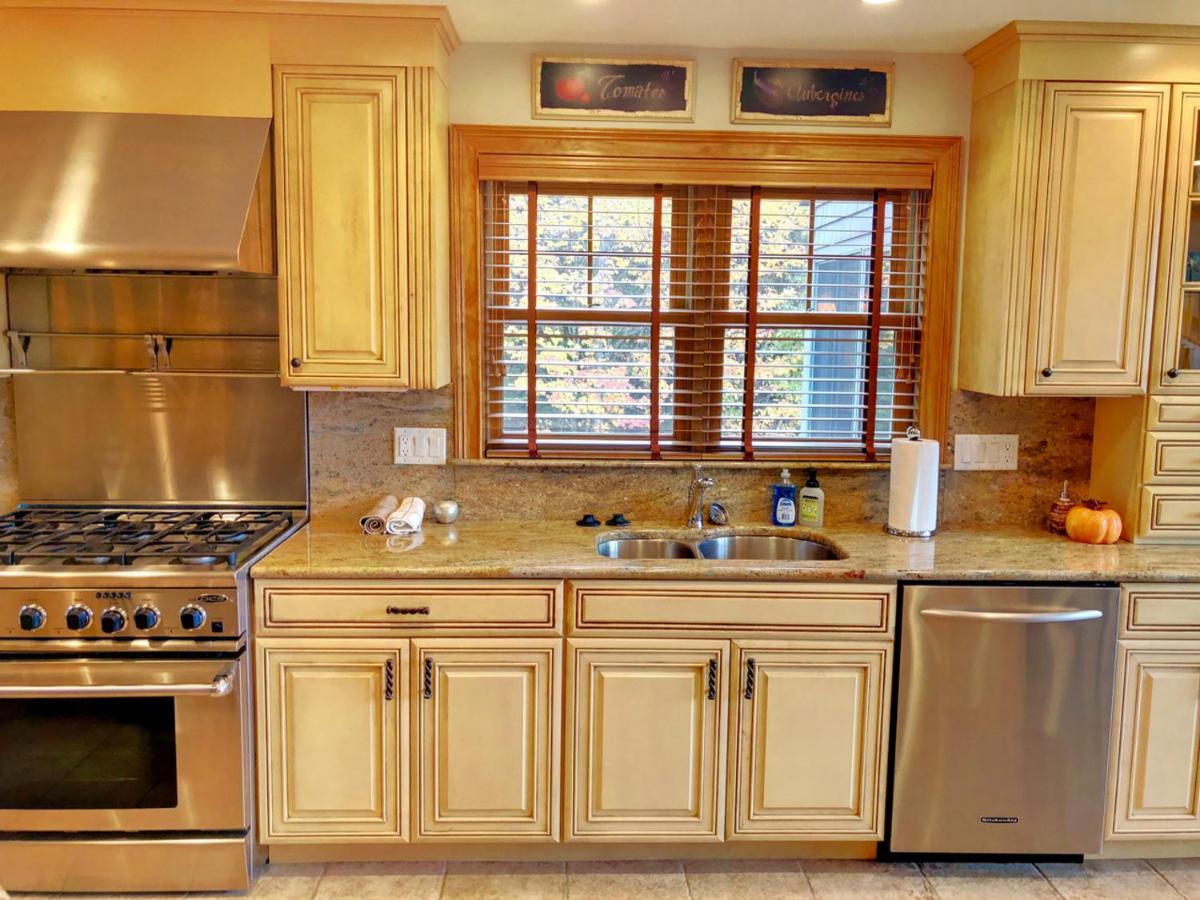 | M1 Luxury home, a short walk from the Mount Washington Hotel AC, heated floor, stunning views