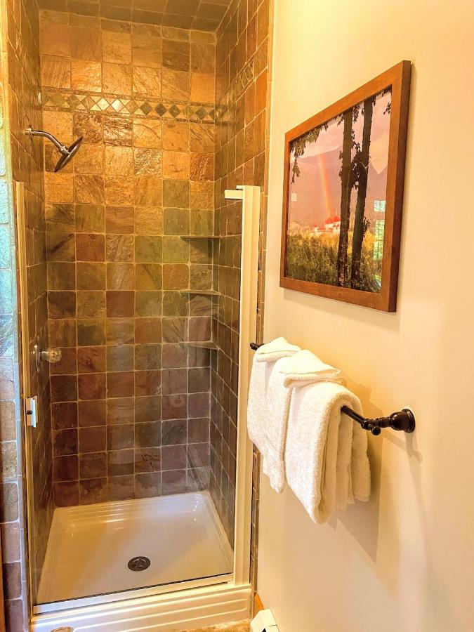 | M1 Luxury home, a short walk from the Mount Washington Hotel AC, heated floor, stunning views