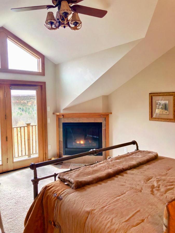 | M1 Luxury home, a short walk from the Mount Washington Hotel AC, heated floor, stunning views