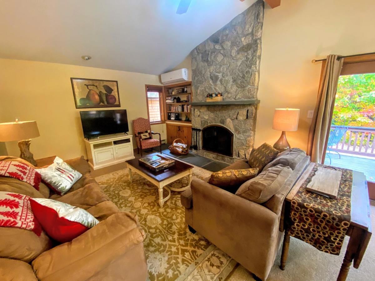 | O1 Slopeside Bretton Woods cottage with AC, large patio and private yard Walk to slopes