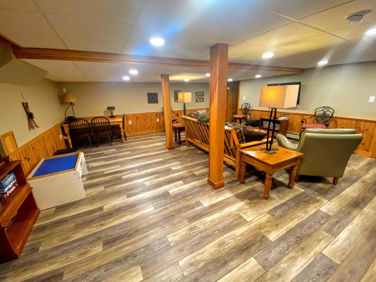 | O1 Slopeside Bretton Woods cottage with AC, large patio and private yard Walk to slopes
