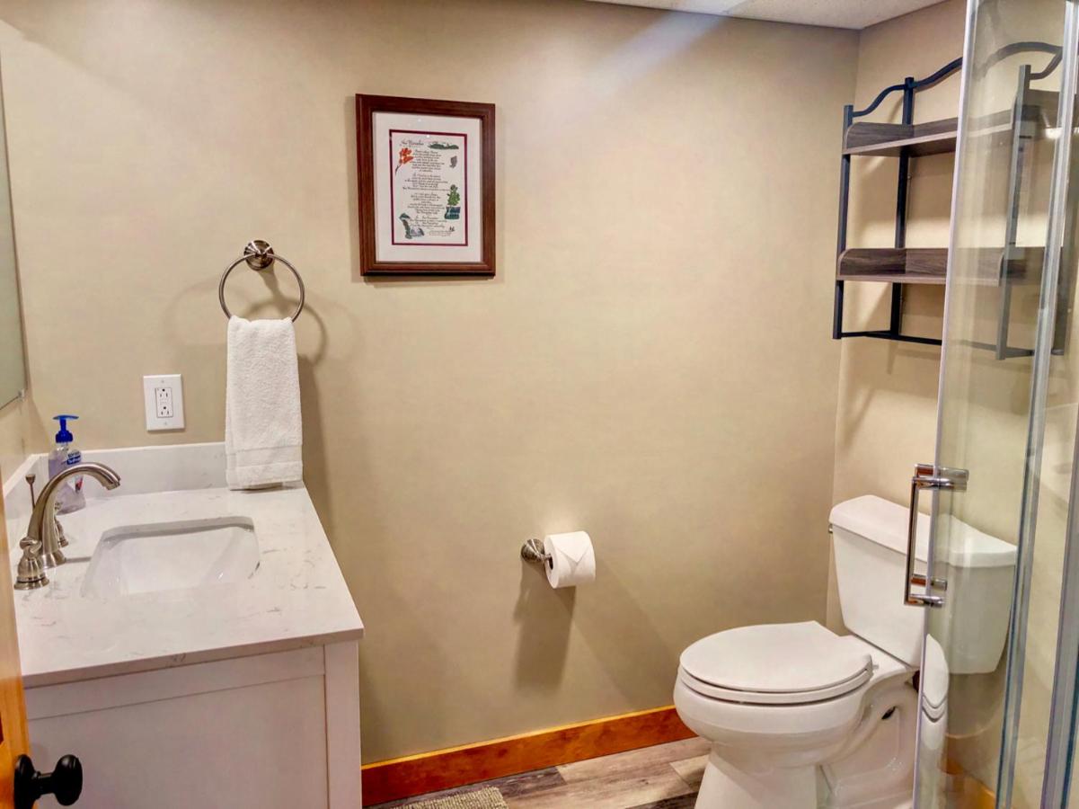 | O1 Slopeside Bretton Woods cottage with AC, large patio and private yard Walk to slopes
