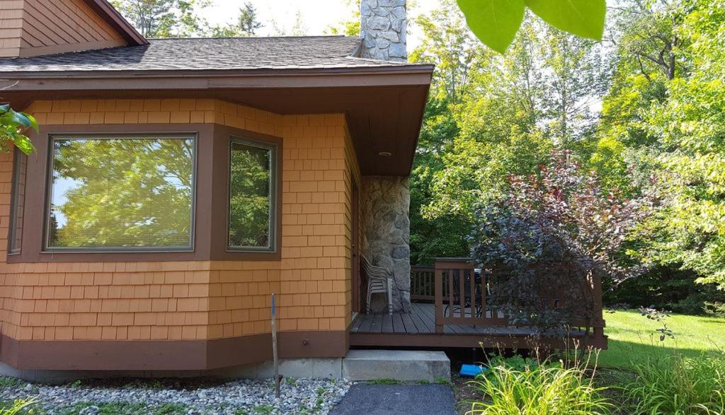 | O1 Slopeside Bretton Woods cottage with AC, large patio and private yard Walk to slopes