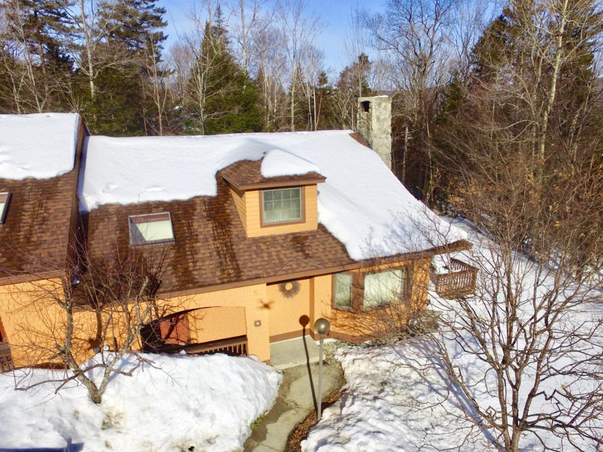 | O1 Slopeside Bretton Woods cottage with AC, large patio and private yard Walk to slopes