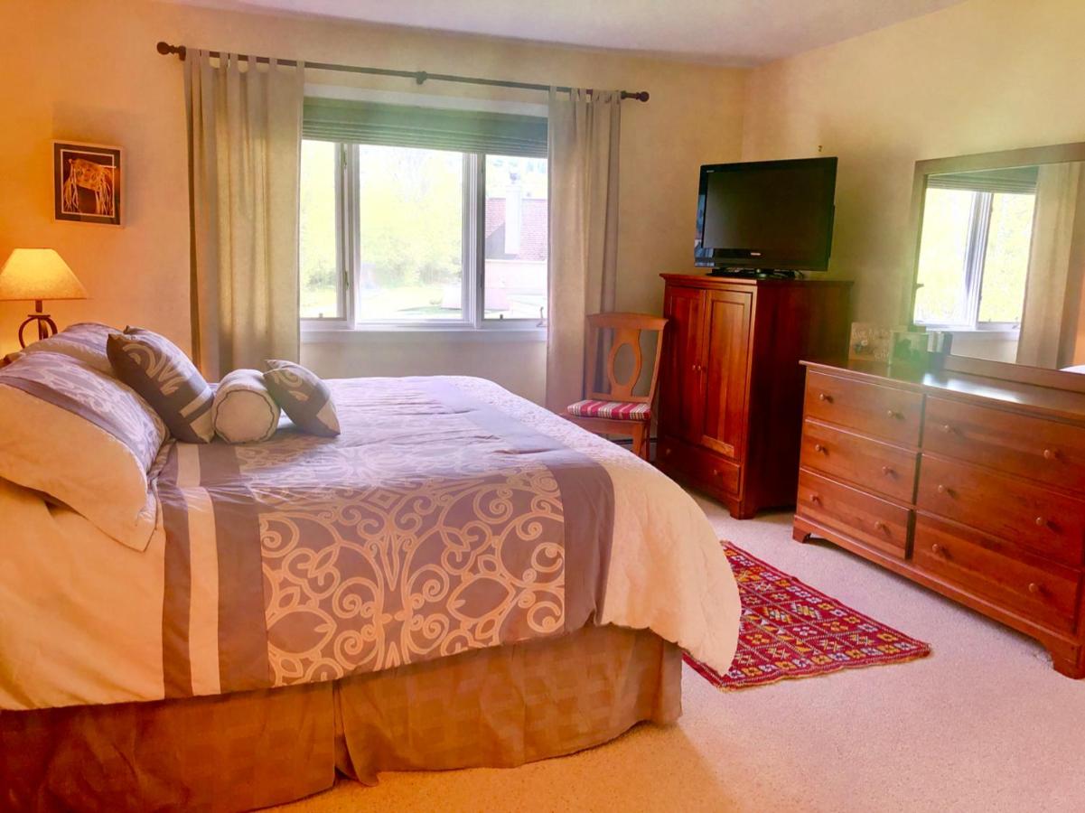 | G2 Sunny and homey Fairway Village Townhome right on the Omni Mount Washington Hotel golf course