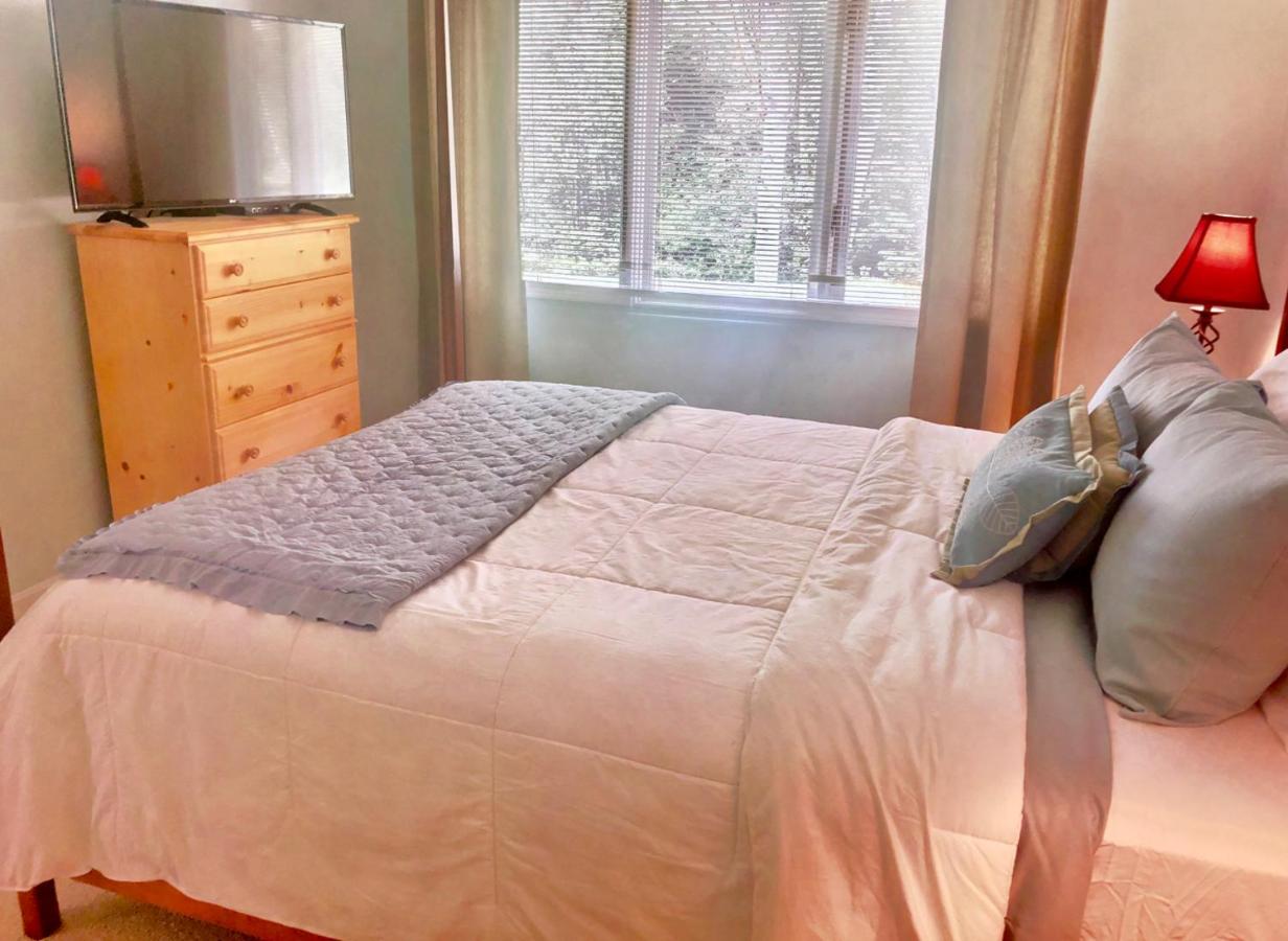 | G2 Sunny and homey Fairway Village Townhome right on the Omni Mount Washington Hotel golf course
