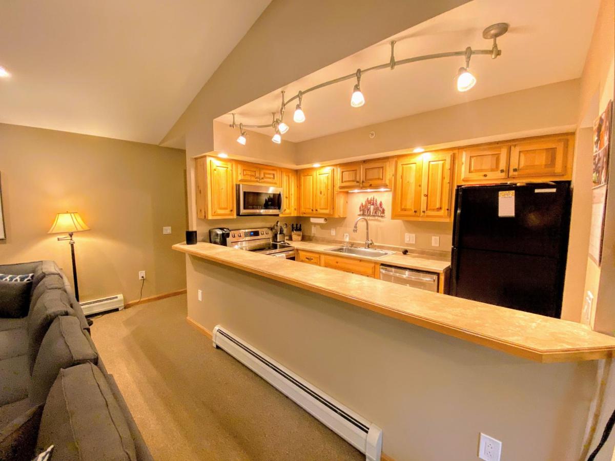 | O6 Newly renovated with high class upgrades Great ski access, boot warmer, ski rack, yard, AC
