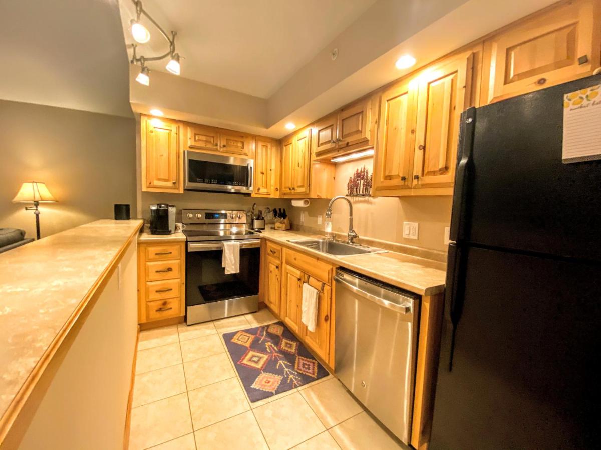  | O6 Newly renovated with high class upgrades Great ski access, boot warmer, ski rack, yard, AC