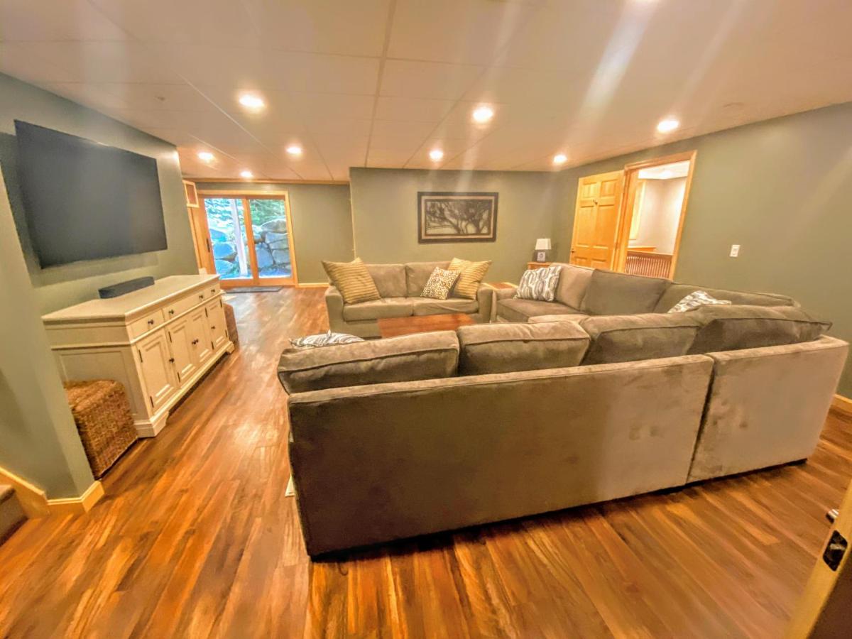 | O6 Newly renovated with high class upgrades Great ski access, boot warmer, ski rack, yard, AC