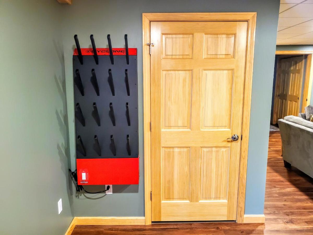 | O6 Newly renovated with high class upgrades Great ski access, boot warmer, ski rack, yard, AC