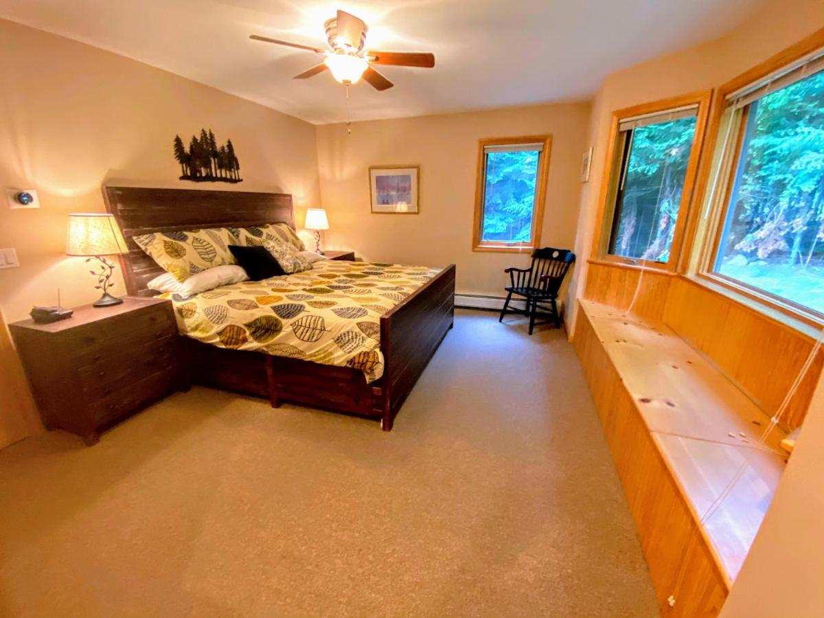 | O6 Newly renovated with high class upgrades Great ski access, boot warmer, ski rack, yard, AC