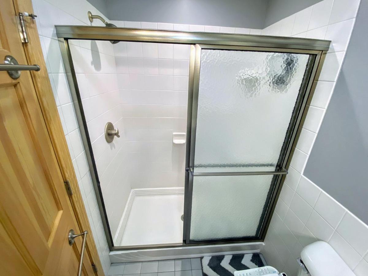 | O6 Newly renovated with high class upgrades Great ski access, boot warmer, ski rack, yard, AC
