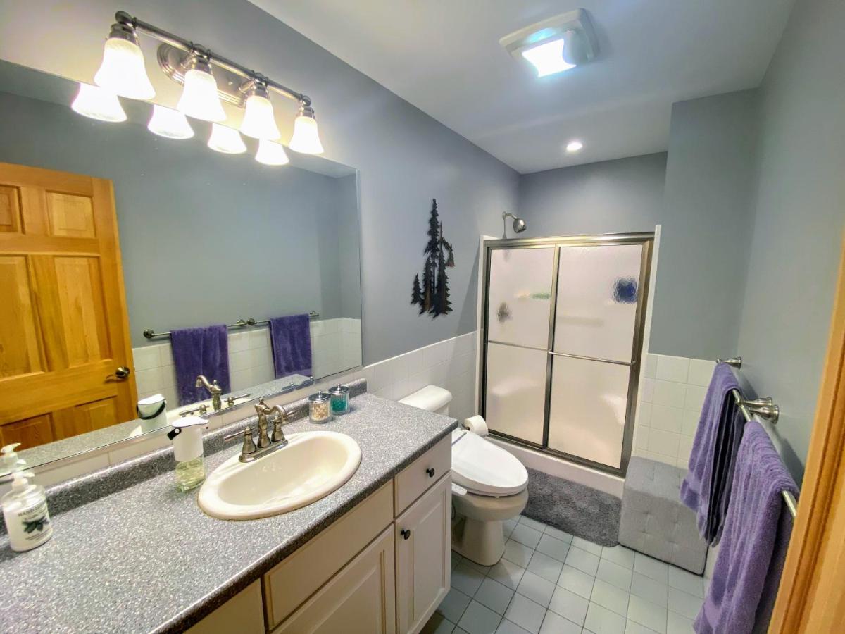 | O6 Newly renovated with high class upgrades Great ski access, boot warmer, ski rack, yard, AC