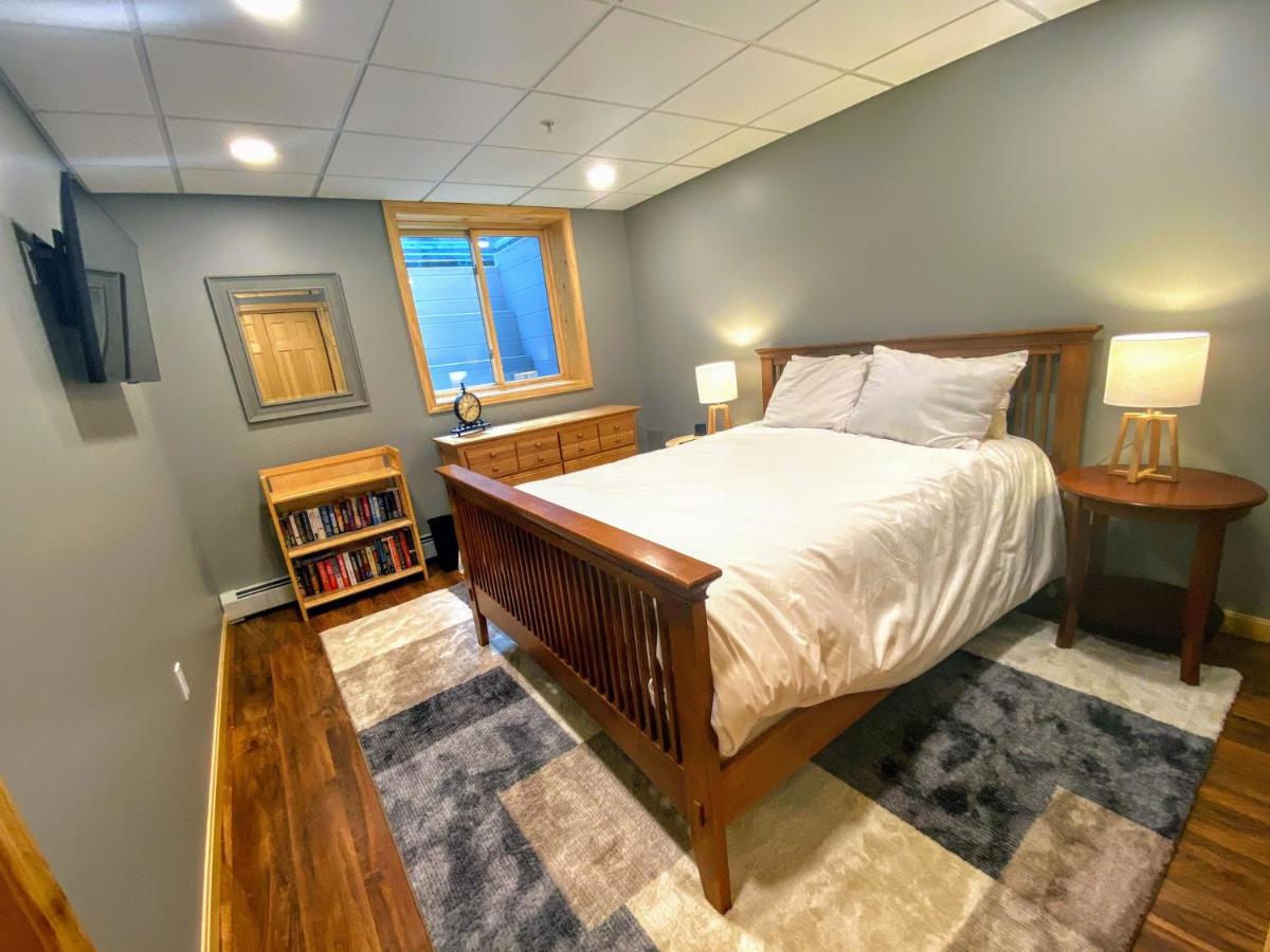 | O6 Newly renovated with high class upgrades Great ski access, boot warmer, ski rack, yard, AC