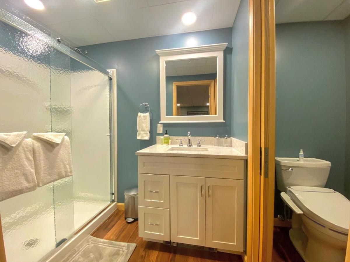 | O6 Newly renovated with high class upgrades Great ski access, boot warmer, ski rack, yard, AC
