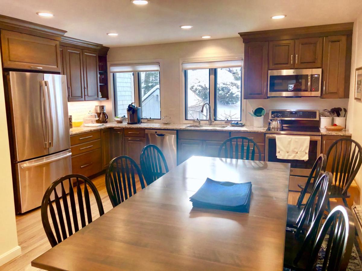 | R5 Completely renovated Bretton Woods condo, AC, unbeatable SKI-IN SKI-OUT location Fast wifi