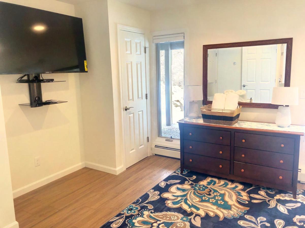 | R5 Completely renovated Bretton Woods condo, AC, unbeatable SKI-IN SKI-OUT location Fast wifi