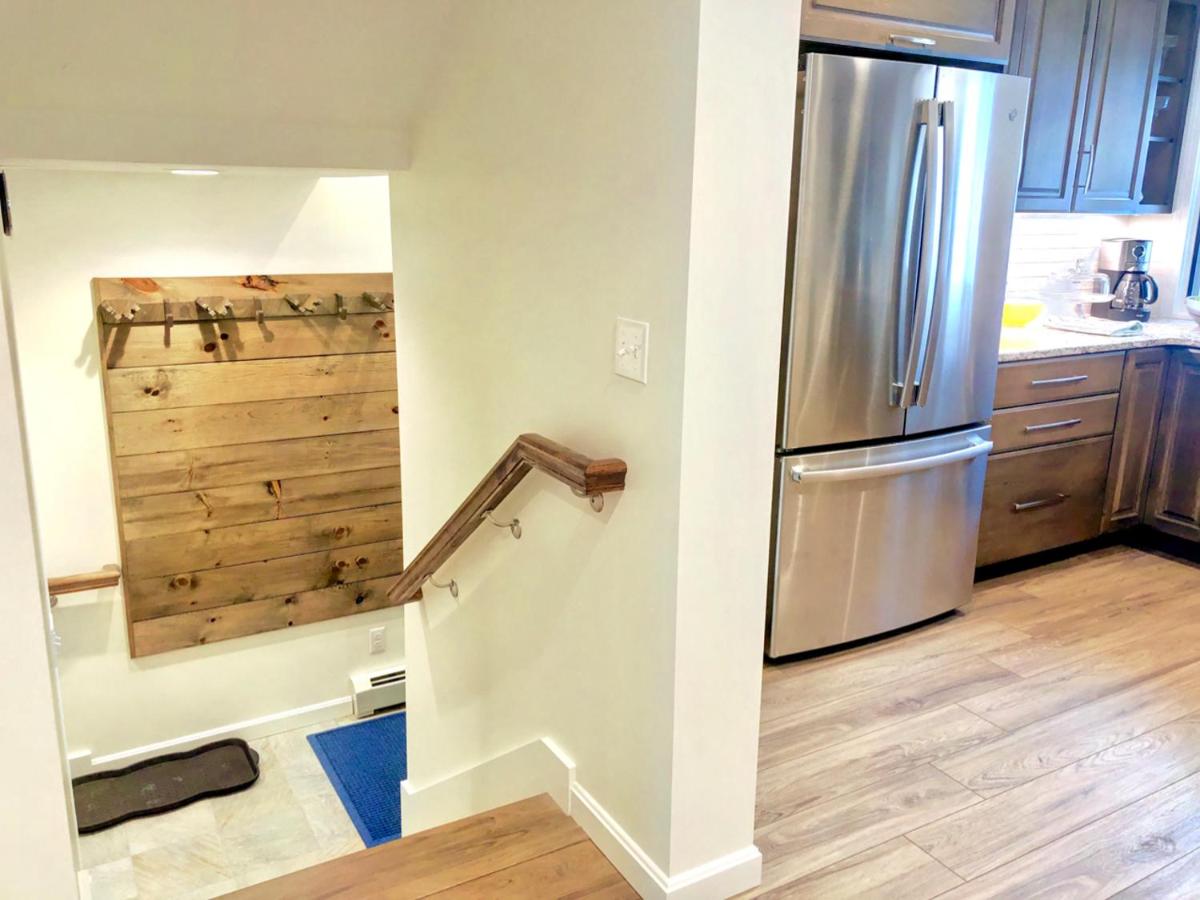 | R5 Completely renovated Bretton Woods condo, AC, unbeatable SKI-IN SKI-OUT location Fast wifi