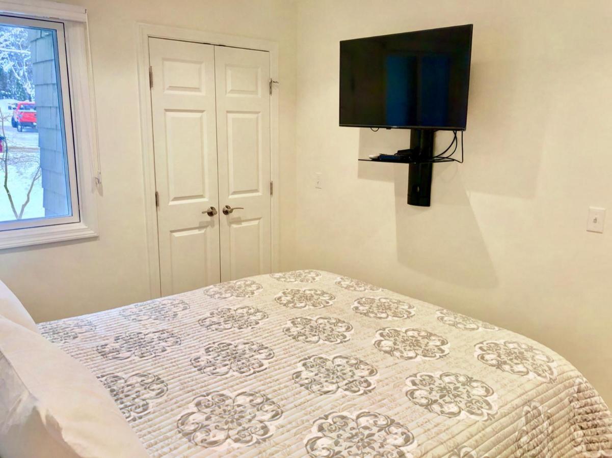 | R5 Completely renovated Bretton Woods condo, AC, unbeatable SKI-IN SKI-OUT location Fast wifi