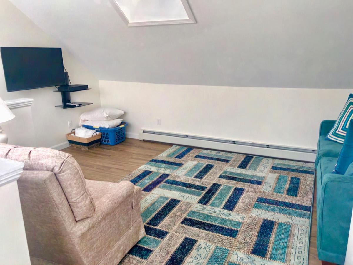 | R5 Completely renovated Bretton Woods condo, AC, unbeatable SKI-IN SKI-OUT location Fast wifi