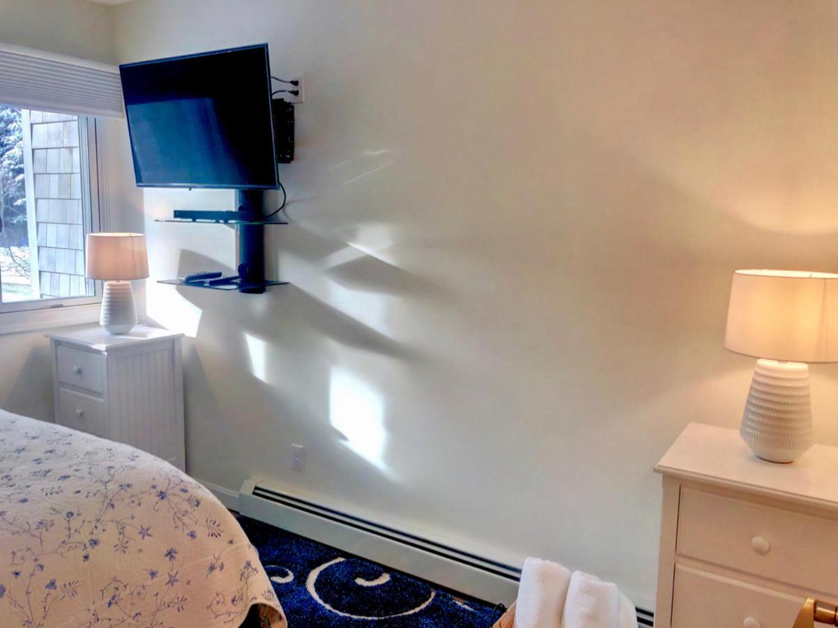| R5 Completely renovated Bretton Woods condo, AC, unbeatable SKI-IN SKI-OUT location Fast wifi