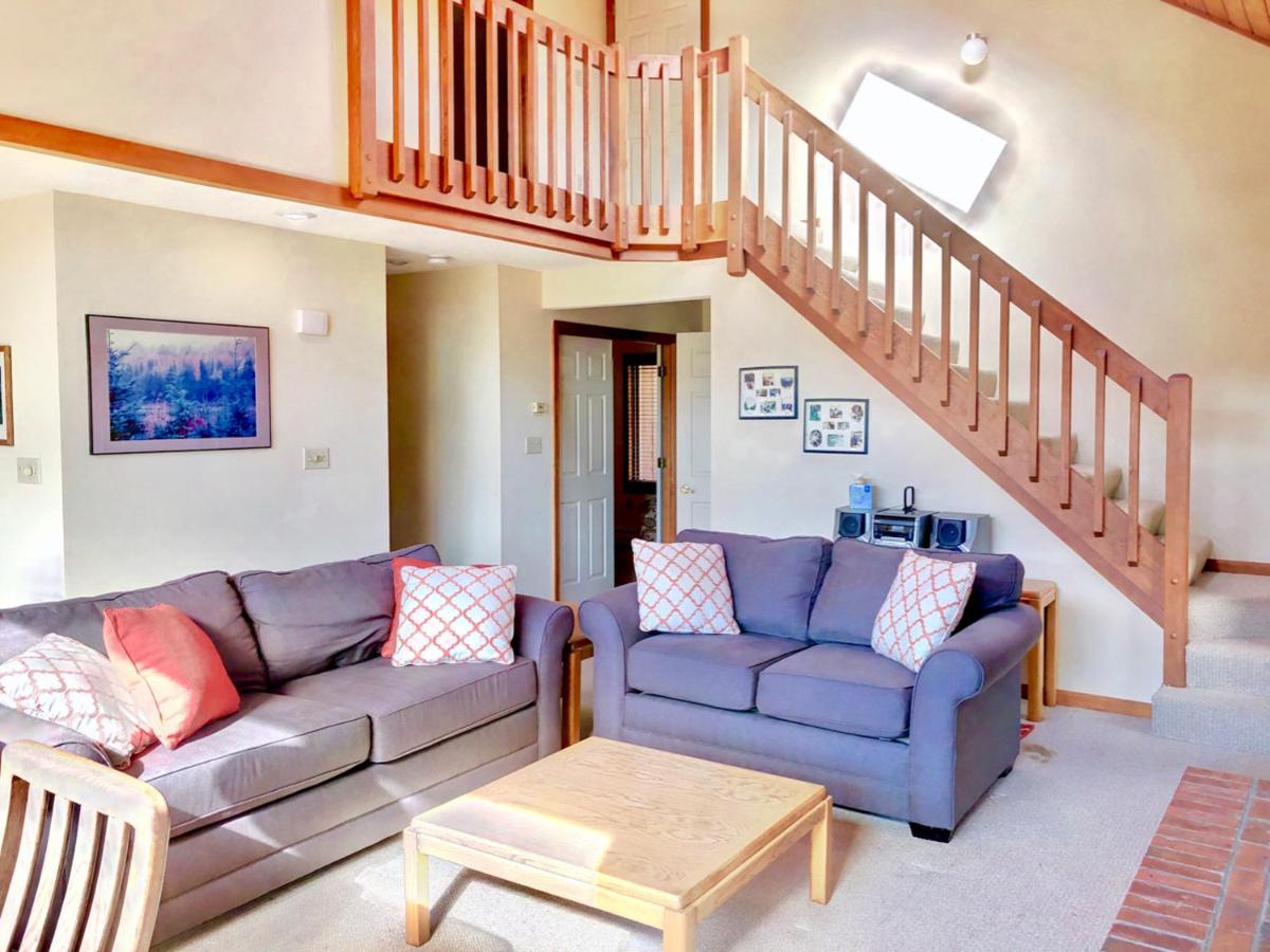 | W4 Comfortable and spacious Bretton Woods condo with ski slope views, fireplace and fast wifi!