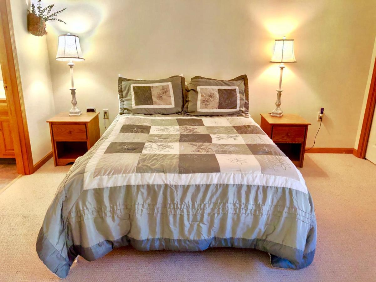  | W4 Comfortable and spacious Bretton Woods condo with ski slope views, fireplace and fast wifi!